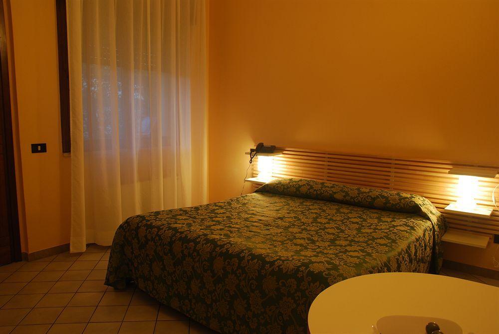 Nuovo Hotel Виджевано Екстериор снимка