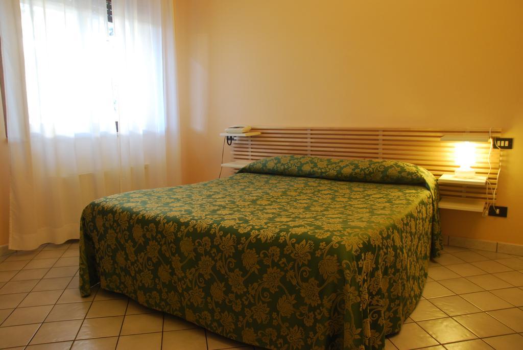 Nuovo Hotel Виджевано Екстериор снимка