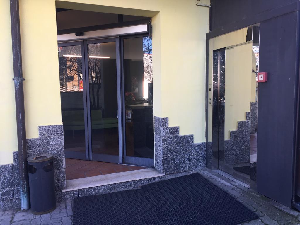 Nuovo Hotel Виджевано Екстериор снимка