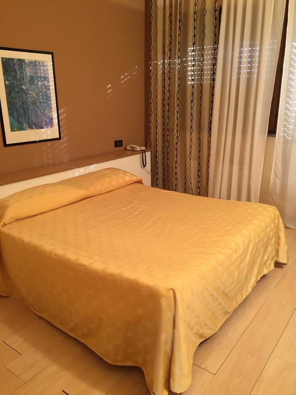 Nuovo Hotel Виджевано Екстериор снимка