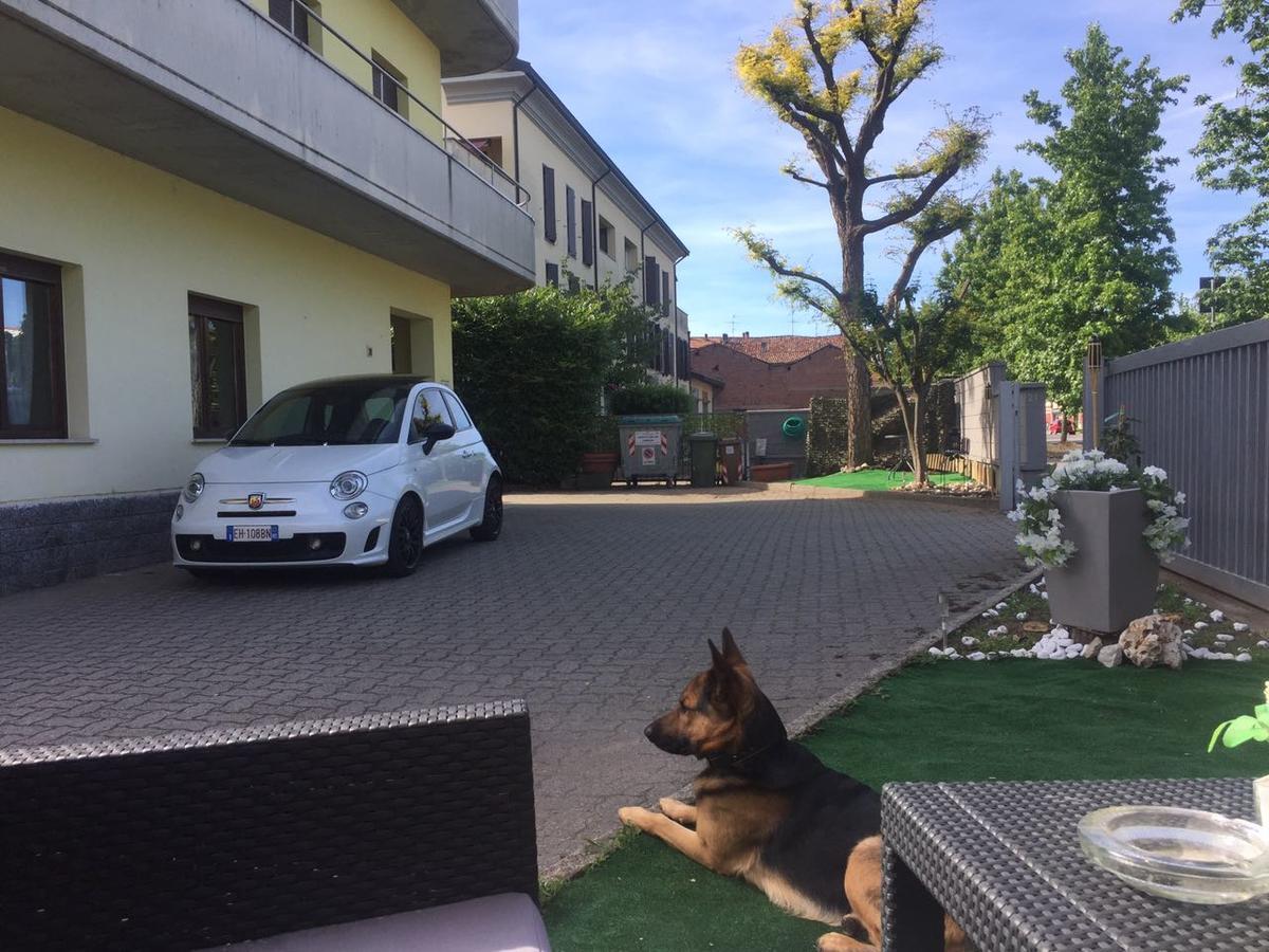 Nuovo Hotel Виджевано Екстериор снимка